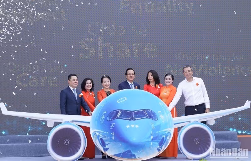 Delegates at the launch ceremony 