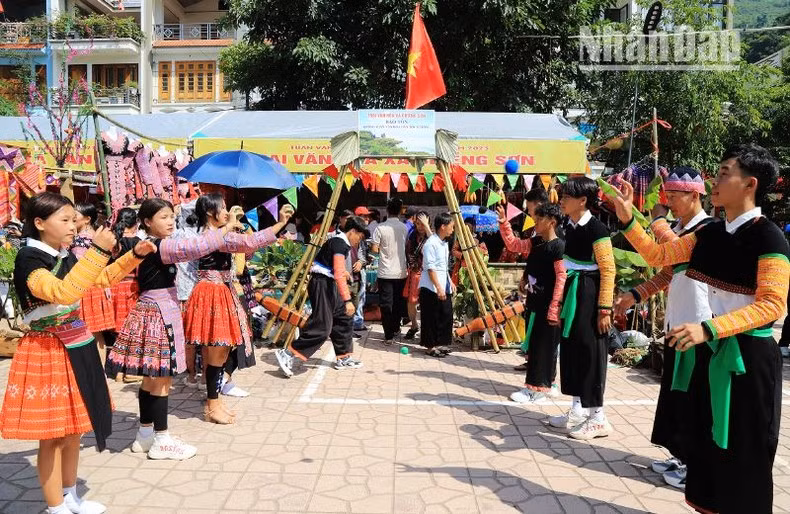 Ethnic groups in Son La Province joyfully celebrate National Day 