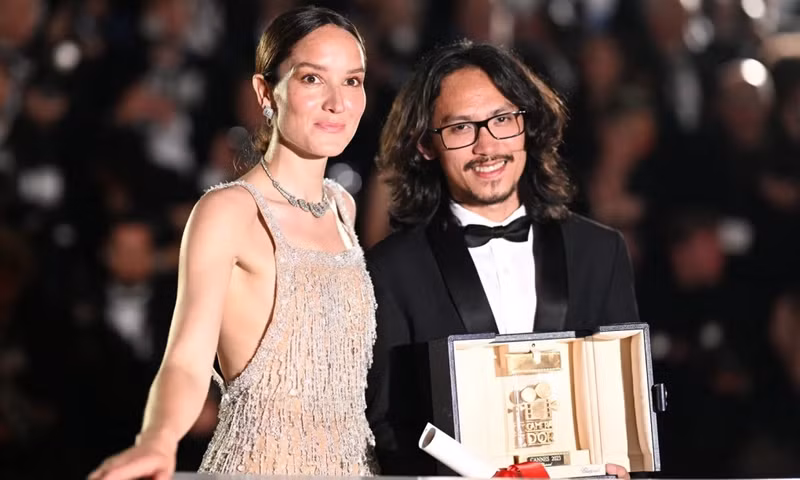 Pham Thien An receives Caméra d'Or award at 2023 Cannes Film Festival (Photo: 2023 Cannes Film Festival)