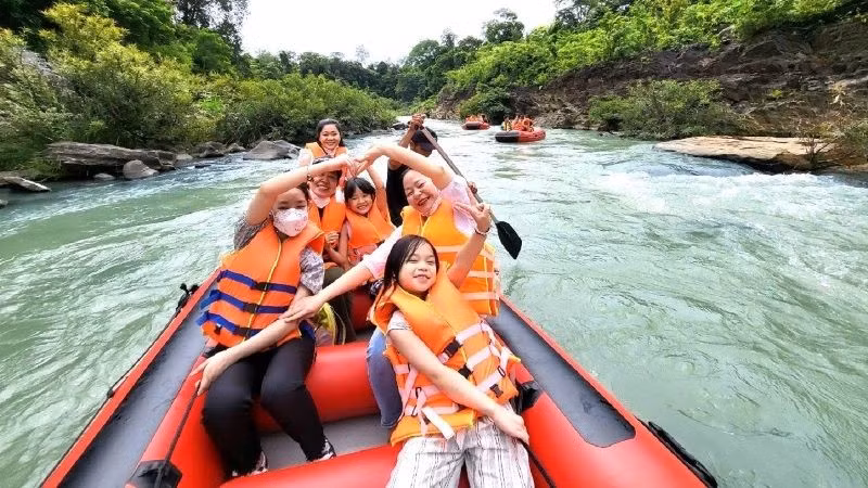 Rafting on Serepok River