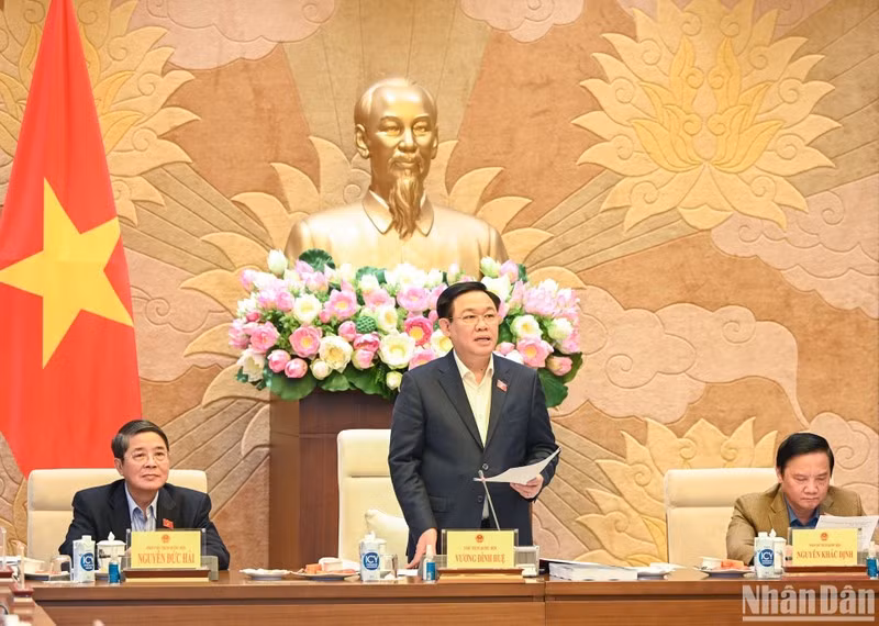 National Assembly Chairman Vuong Dinh Hue speaks at the working session. (Photo: NDO/Duy Linh)