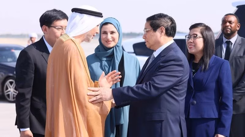 At the see-off ceremony for PM Pham Minh Chinh in the UAE (Photo: VNA) 