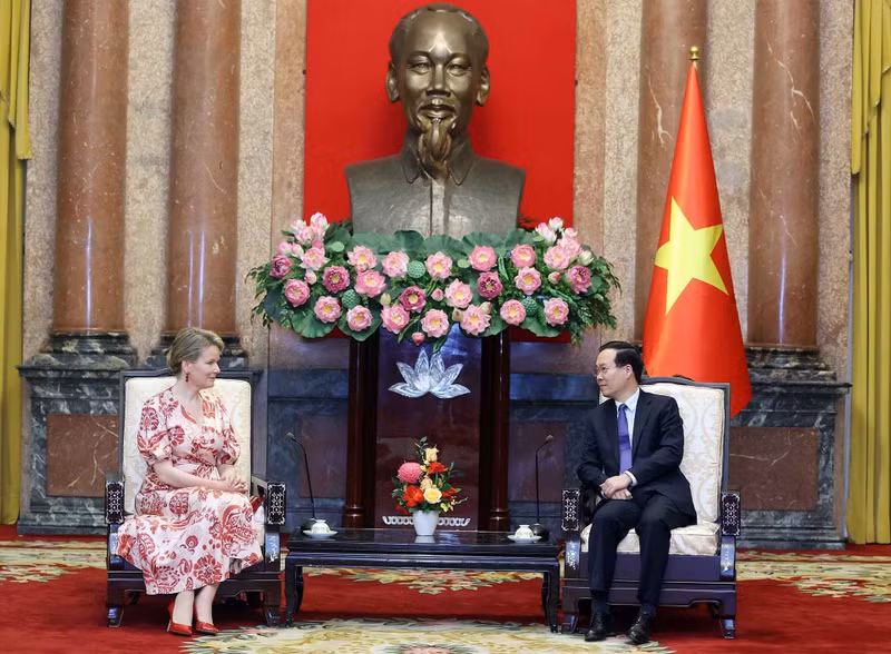 President Vo Van Thuong (R) and Queen Mathilde of Belgium, who is on a visit to Vietnam in her capacity as Honorary President of UNICEF Belgium. (Photo: VNA)