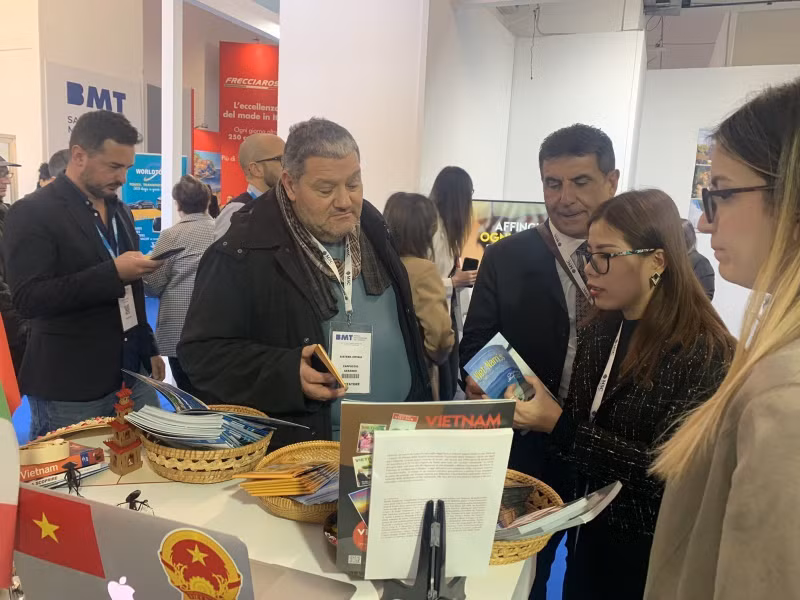 Visitors explore Vietnam's tourism at the fair. (Photo: VNA) 