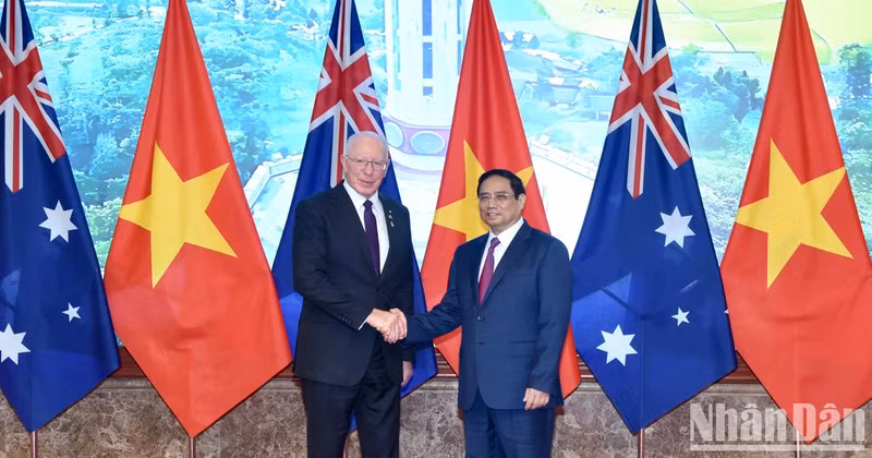 Prime Minister Pham Minh Chinh and Australian Governor-General David Hurley.