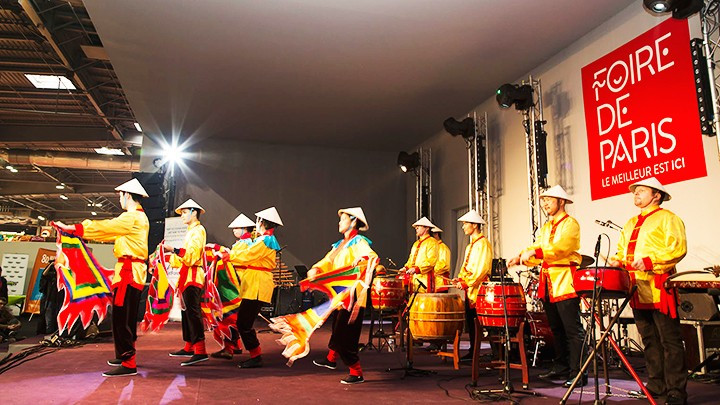 A flag dance at the Paris Fair