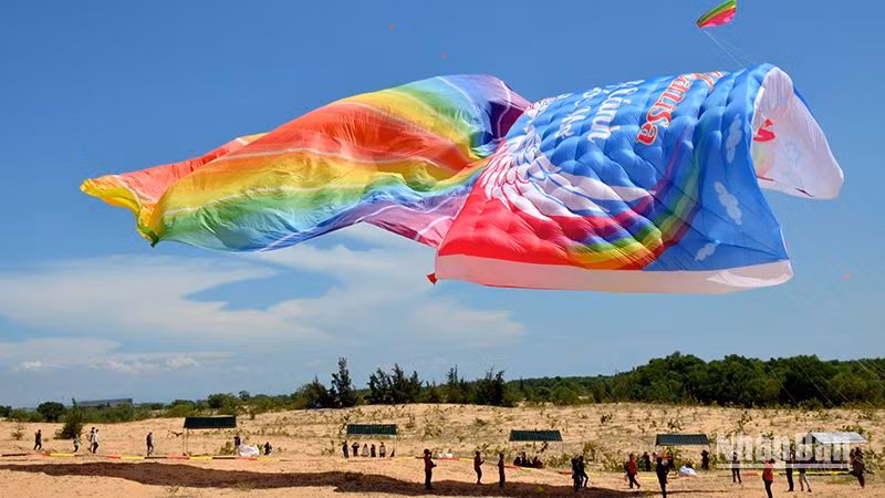 A giant kite is expected to set a Vietnam's record at the festival 