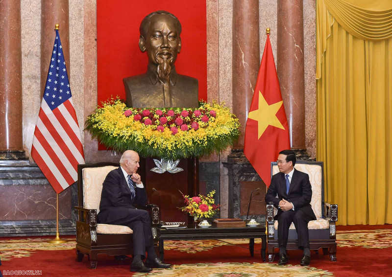 President Vo Van Thuong (R) and US President Joseph R. Biden Jr. at their meeting in Hanoi on September 11. (Photo: baoquocte.vn)