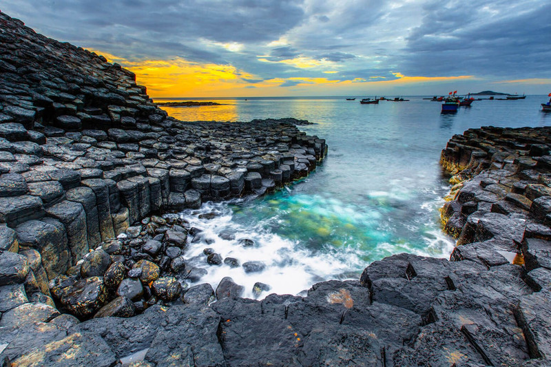 Da Dia Reef in Tuy An district is a must-see place for visitors to Phu Yen province.
