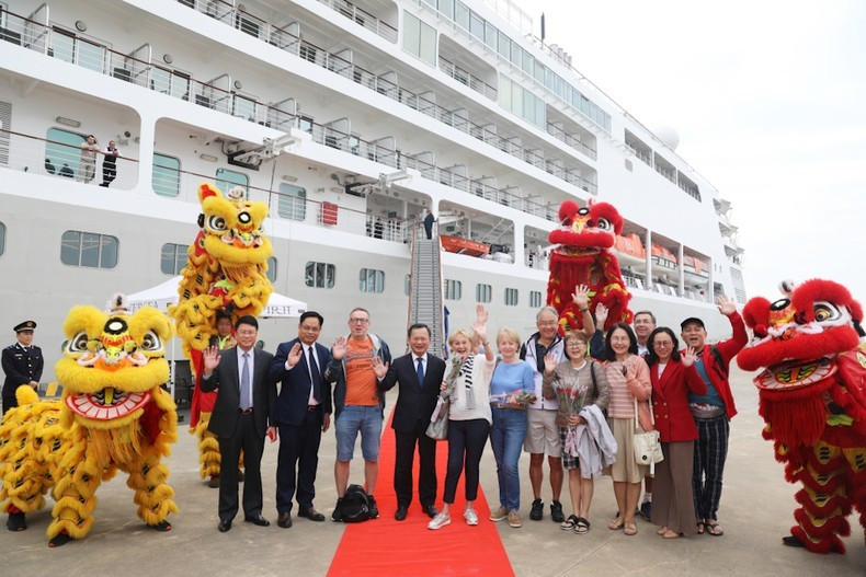 Over 871,000 foreigners arrived in Vietnam in January (Photo: NDO)