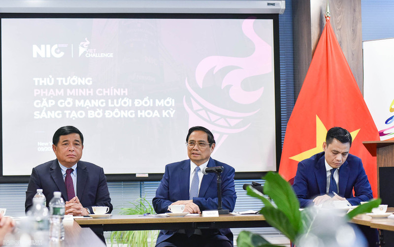 Prime Minister Pham Minh Chinh (C) speaking at the meeting (Photo: baoquocte.vn)
