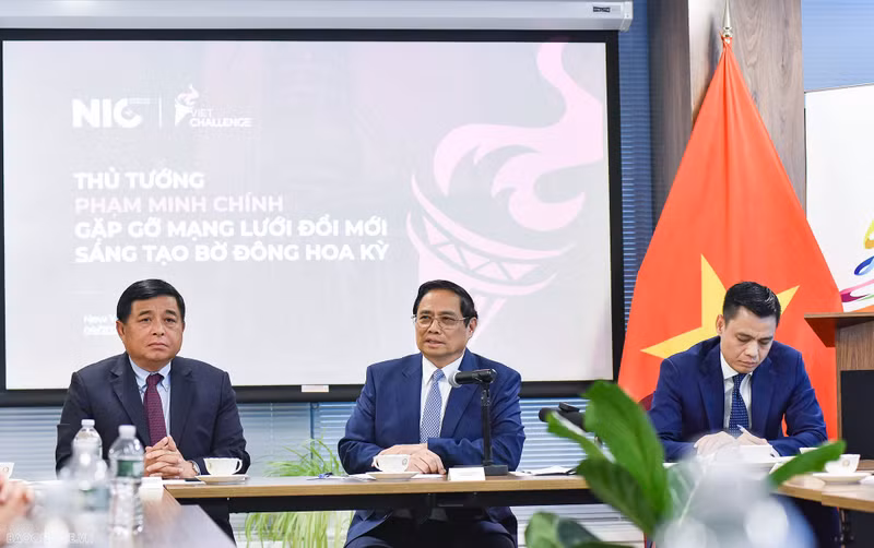 Prime Minister Pham Minh Chinh (C) speaking at the meeting (Photo: baoquocte.vn)