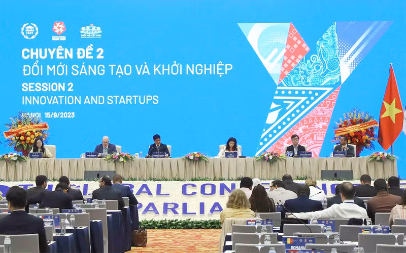 The ninth Global Conference of Young Parliamentarians entered the second session on innovation and start-ups in Hanoi on September 15. (Photo: daibieunhandan.vn)