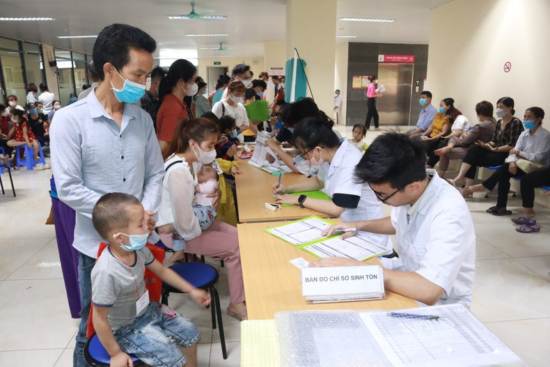 Doctors provide health screening for child patients with cleft lips, palates, and other facial deformities at E Hospital