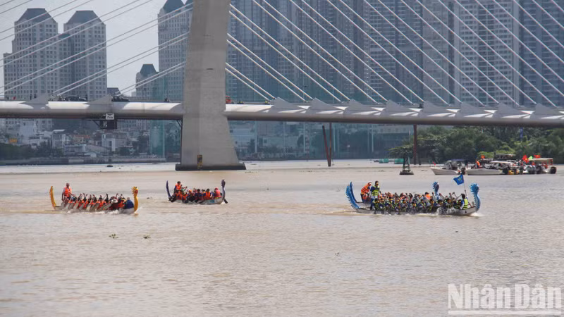 A traditional boat race was held on Sai Gon river