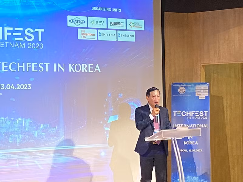 Vietnamese Deputy Minister of Science and Technology Tran Van Tung speaking at the event (Photo: hanoimoi.com.vn)