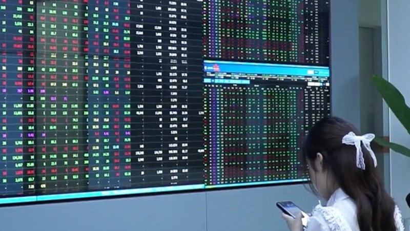 VN-Index closes week with 0.65% gain