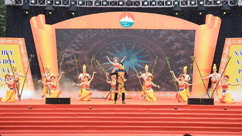 A performance at the opening ceremony (Photo: hanoimoi.com.vn)