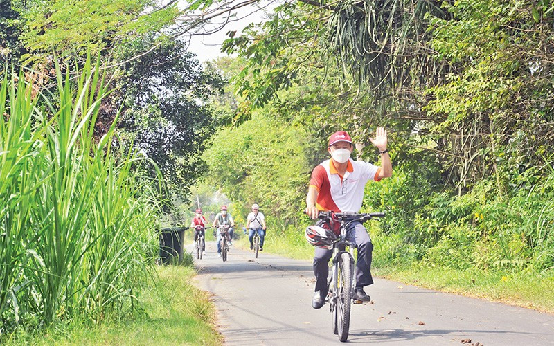 Visitors join a bicycle tour in the Cu Chi district.