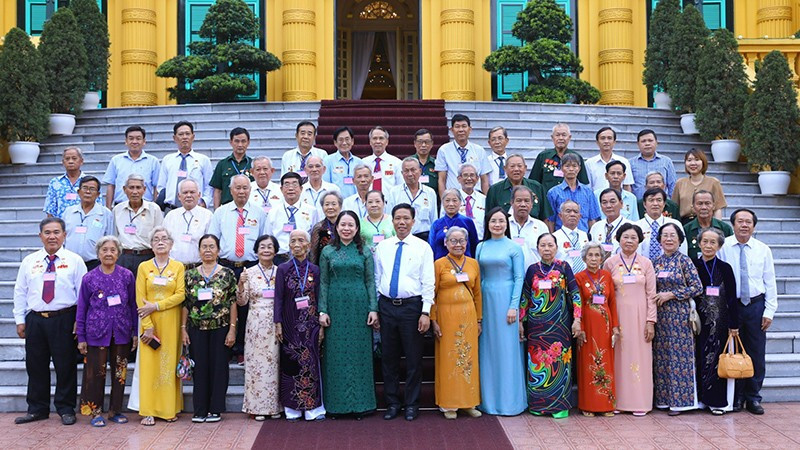 Vice President Vo Thi Anh Xuan meets national contributors from Can Tho 