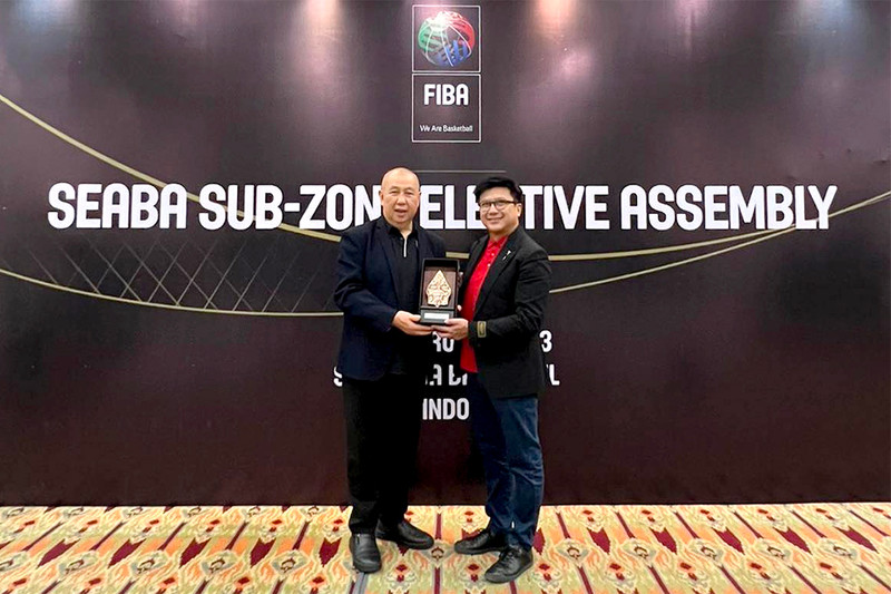  President of the Vietnam Basketball Federation Nguyen Bao Hoang (R) has been elected as President of the Southeast Asian Basketball Federation for the 2023-2027 term. (Photo courtesy of VBF)