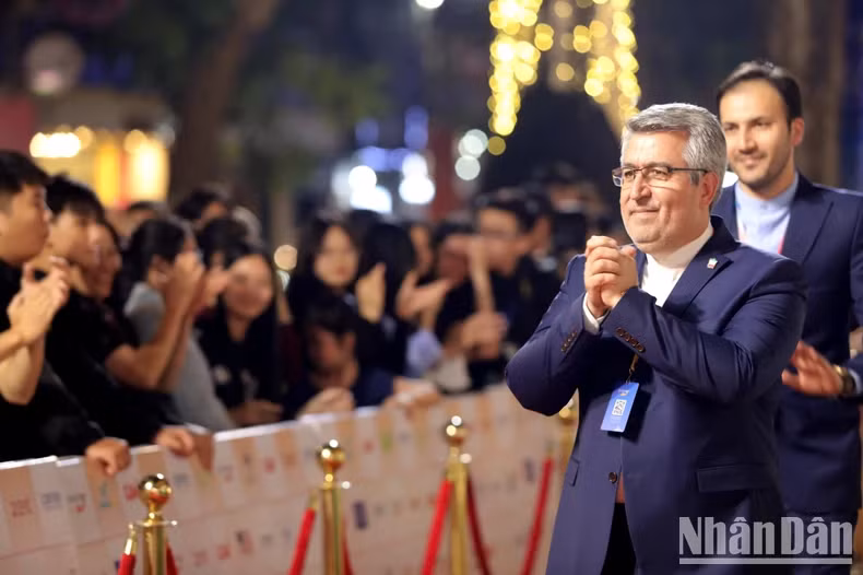The Hanoi International Film Festival 2024 red carpet welcomes filmmakers and producers from many countries and territories worldwide. The Hanoi International Film Festival 2024 red carpet welcomes filmmakers and producers from many countries and territories worldwide.