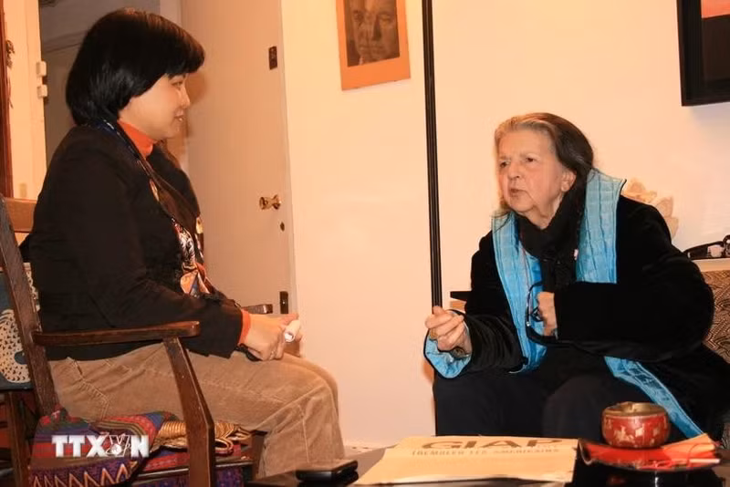 French journalist Madeleine Riffaud in an interview with the Vietnam News Agency. (Photo: VNA)