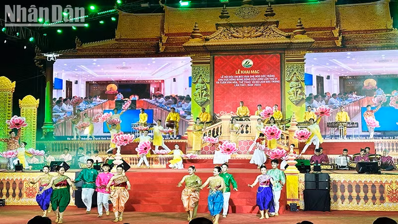 Ooc Om Boc Festival - Ngo boat race opens