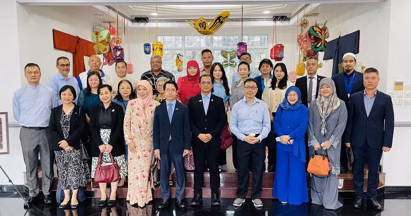 Participants at the workshop pose for group photo (Photo: VNA)