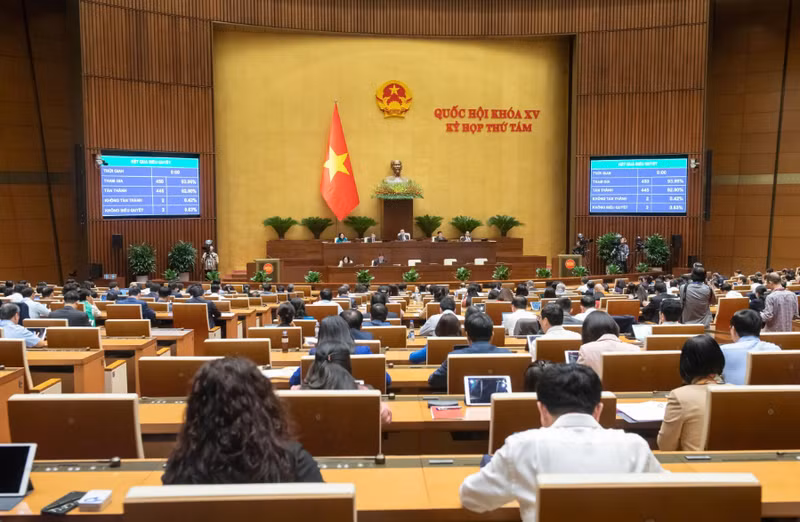 The 15th National Assembly (NA) adopts the Law on amendments and supplementations to a number of articles of nine laws on November 29. (Photo: quochoi.vn)