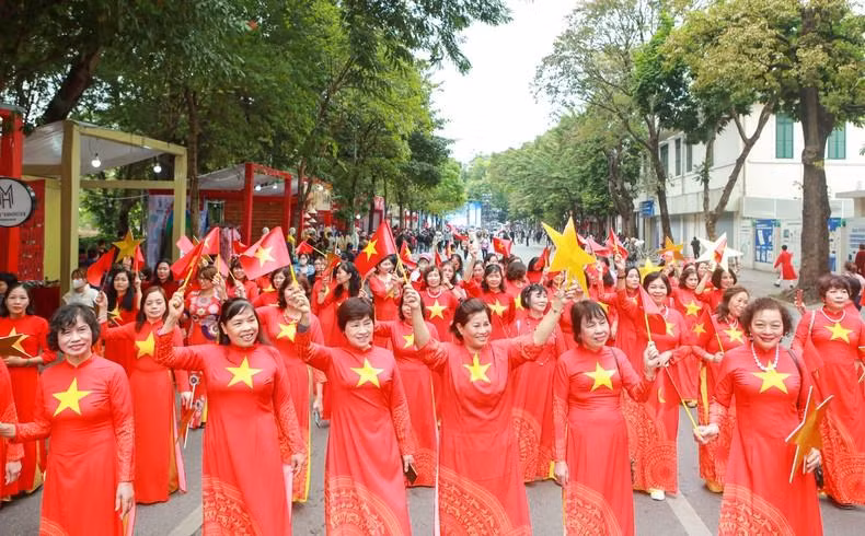 Delegates in Ao Dai participate in the event.