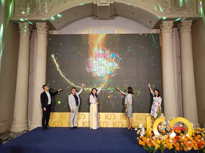 Delegates perform the launch ceremony.