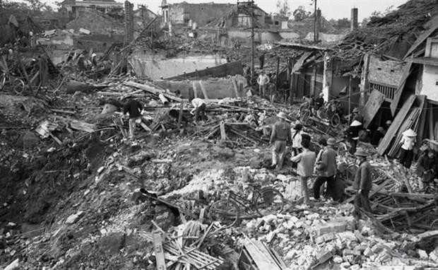 Kham Thien street in Hanoi after the airstrikes by the US (Photo: VNA) 