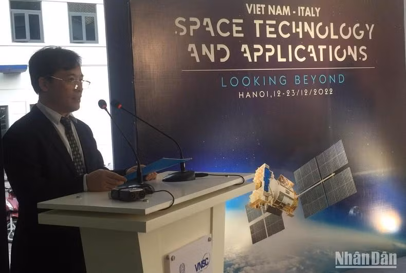 Prof. Le Truong Giang, vice president of the Vietnam Academy of Science and Technology, spoke at the ceremony.