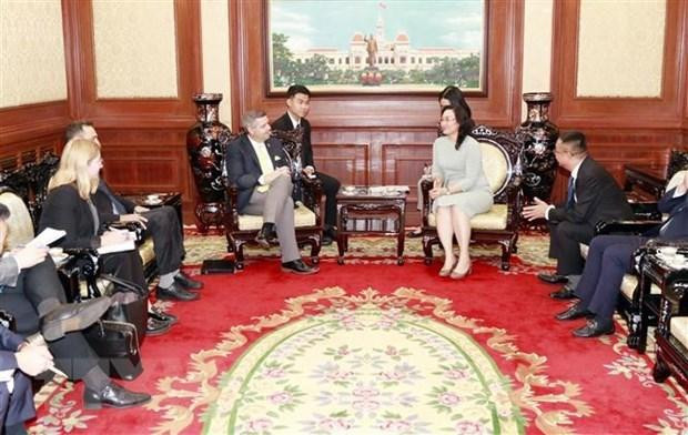 The meeting between Vice Chairwoman of the HCM City People’s Committee Phan Thi Thang (R) and Jeremy Harrison, Minister of Trade and Export Development at the Government of Saskatchewan province, on December 15. (Photo: VNA)