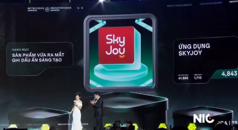 Vietjet SkyJoy won the "Innovative newly-launched product" award by breaking out multi-channel point accumulation from all spending activities with Vietjet to daily services. — Photo courtesy of the airline