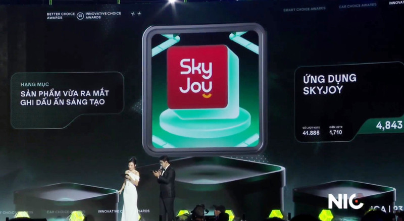 Vietjet SkyJoy won the "Innovative newly-launched product" award by breaking out multi-channel point accumulation from all spending activities with Vietjet to daily services. — Photo courtesy of the airline