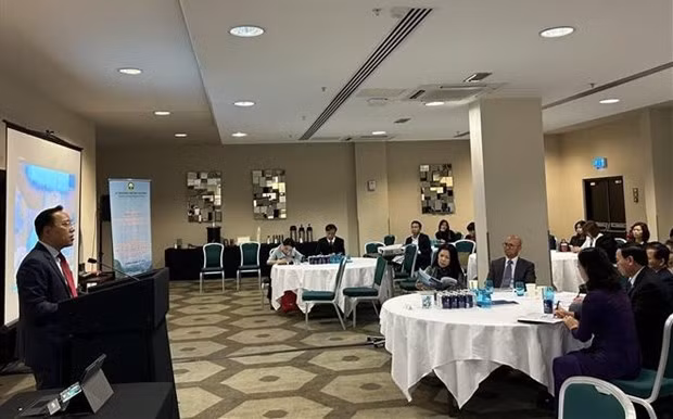 Hoa Binh promotes trade, investment in UK