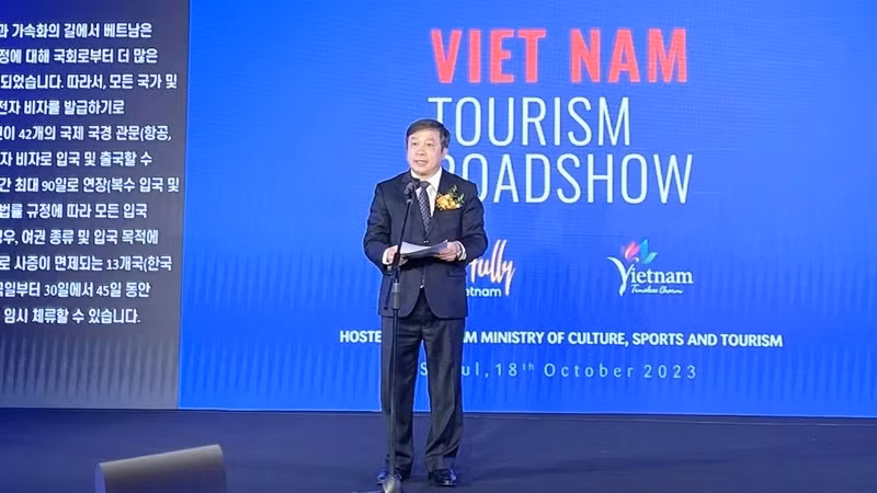 Deputy Minister of Culture, Sports and Tourism Doan Van Viet spoke at the programme. (Photo: the VNAT)
