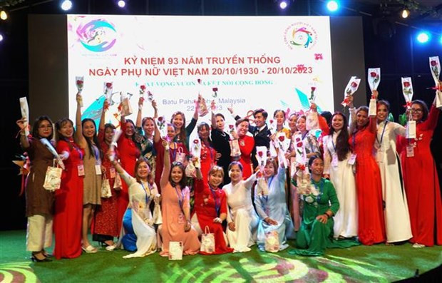 Vietnamese women join the gathering in Johor.(Photo: VNA)