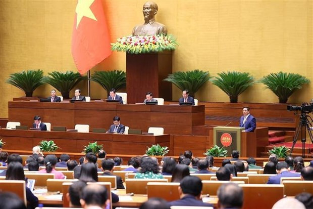 PM Pham Minh Chinh reports on the implementation results of the socio-economic development plan for 2023 and the draft plan for 2024 on October 23. (Photo: VNA)