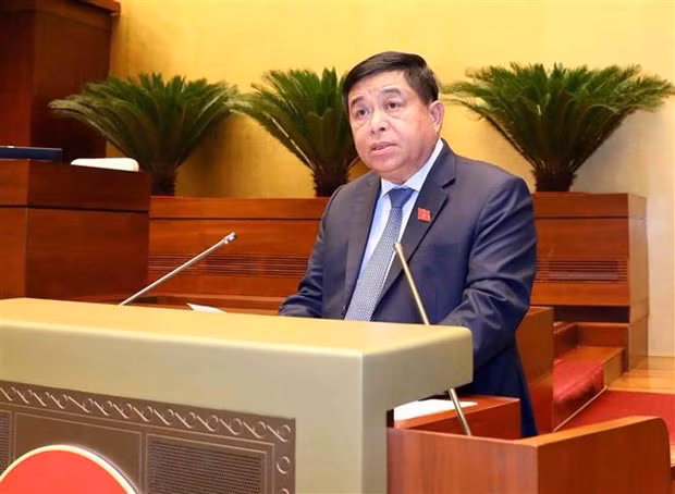 Minister of Planning and Investment Nguyen Chi Dung speaks at the National Assembly's 6th session on October 23. (Photo: VNA)