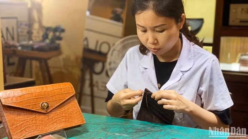 Hoi An Soul's young craftsmen are meticulously making products that are both beautiful and highly functional. 