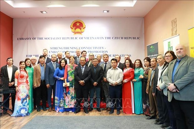 Participants in a group photo. (Photo: VNA)