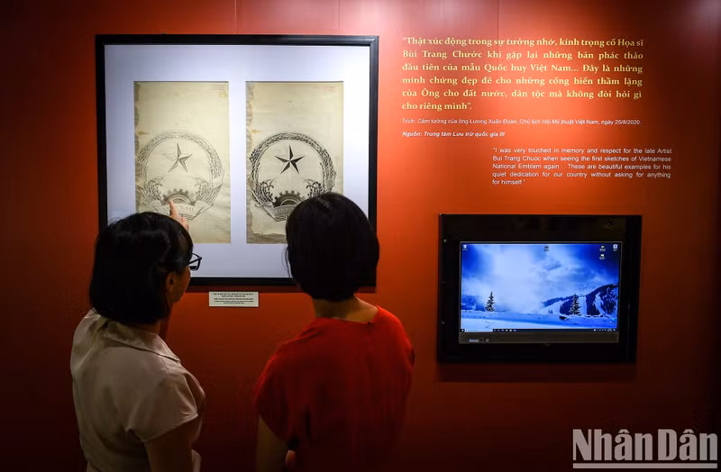 The black and white split drawing of the National Emblem of Vietnam is of particular interest to viewers.