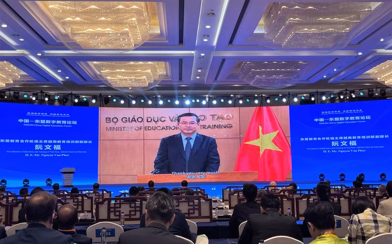 Deputy Minister of Education and Training Nguyen Van Phuc speaks at the ASEAN-China Forum on Digital Education.