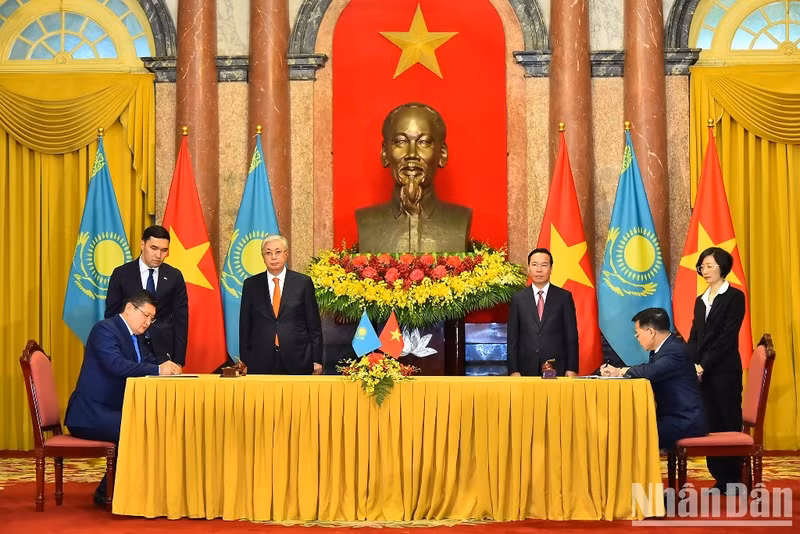 [In Pictures] Vietnam and Kazakhstan boost cooperation in many fields ảnh 8