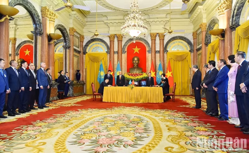 [In Pictures] Vietnam and Kazakhstan boost cooperation in many fields