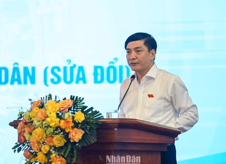 [In Pictures] NA Chairman chairs working session on draft Law on Organisation of People’s Courts ảnh 6