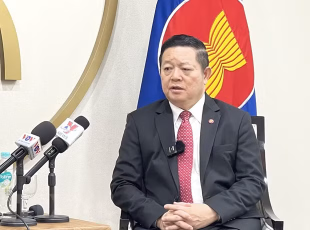 ASEAN Secretary-General Kao Kim Hourn grants an interview to the Vietnam News Agency. (Photo: VNA)
